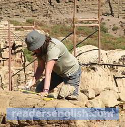 archaeologist Urdu meaning